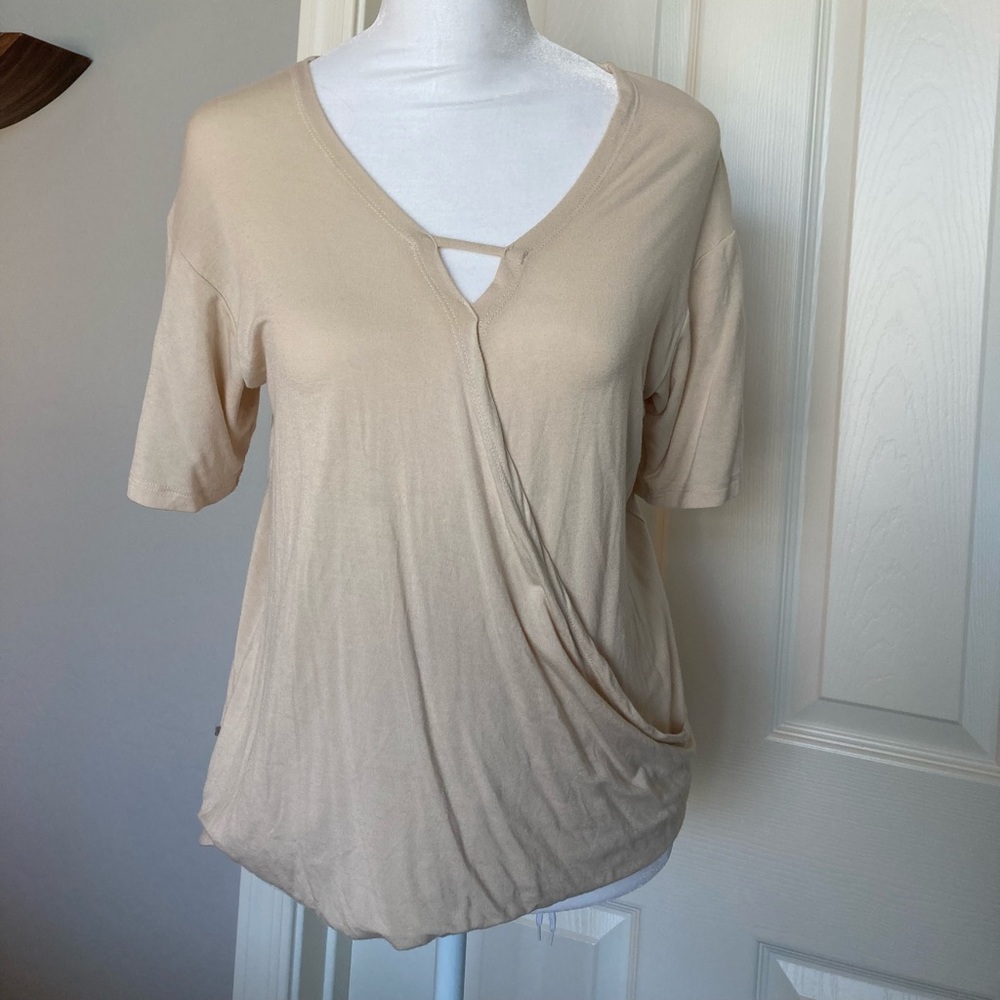 American eagle tan flowy v-neck